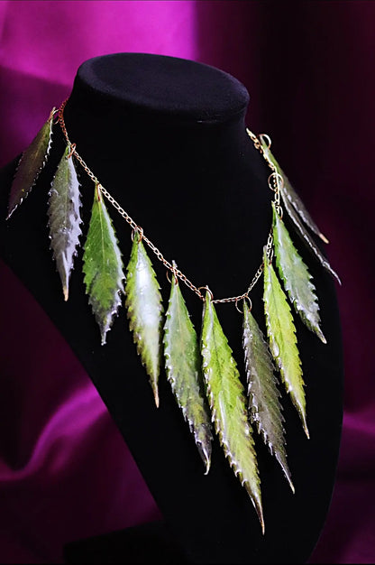 Collares De Hoja - The Hemp Leaf Necklaces Ranchera Familia