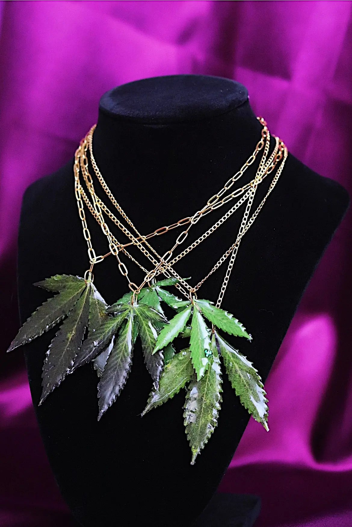 Collares De Hoja - The Hemp Leaf Necklaces Ranchera Familia