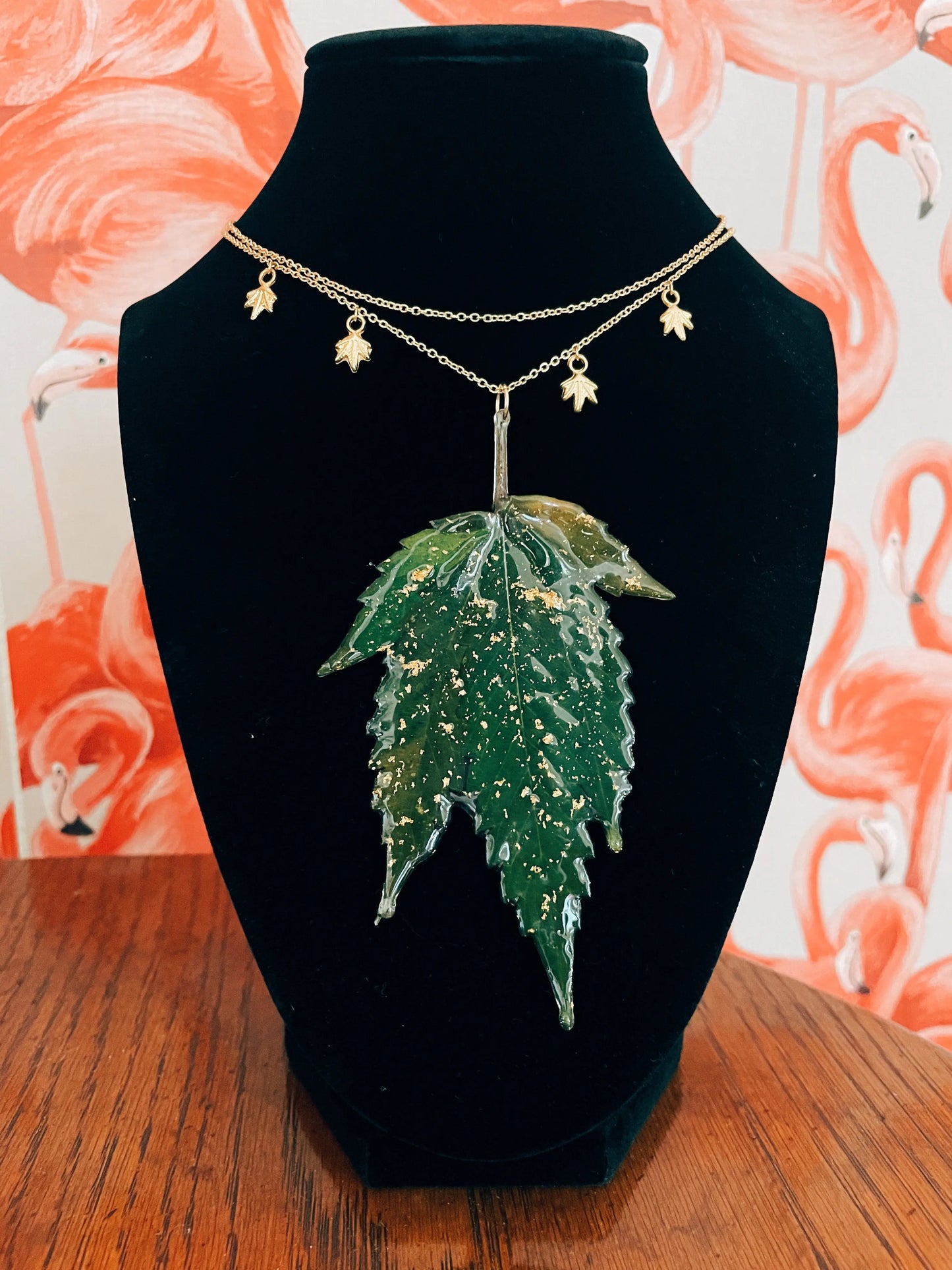 Collares De Hoja - The Hemp Leaf Necklaces Ranchera Familia