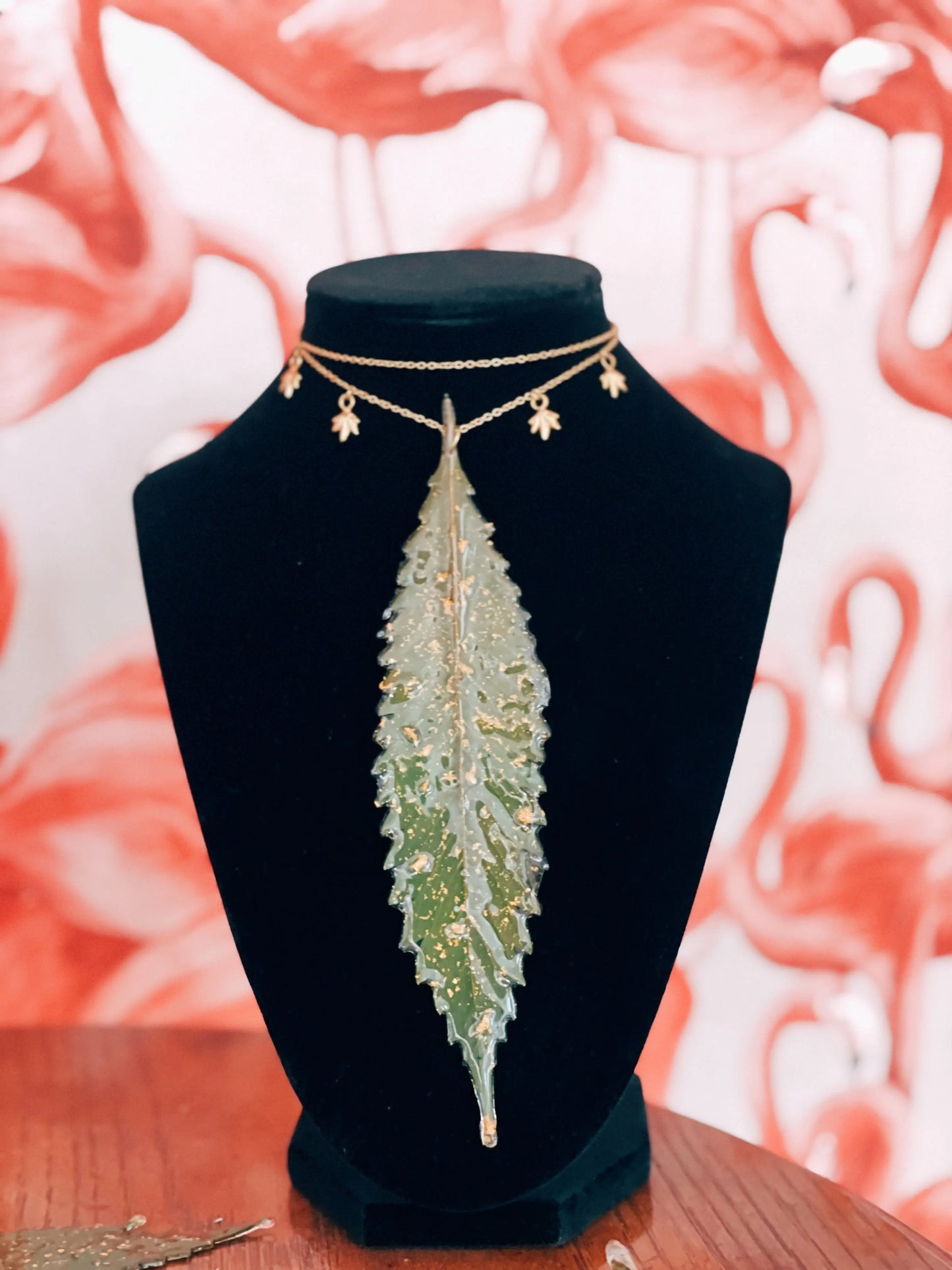 Collares De Hoja - The Hemp Leaf Necklaces Ranchera Familia