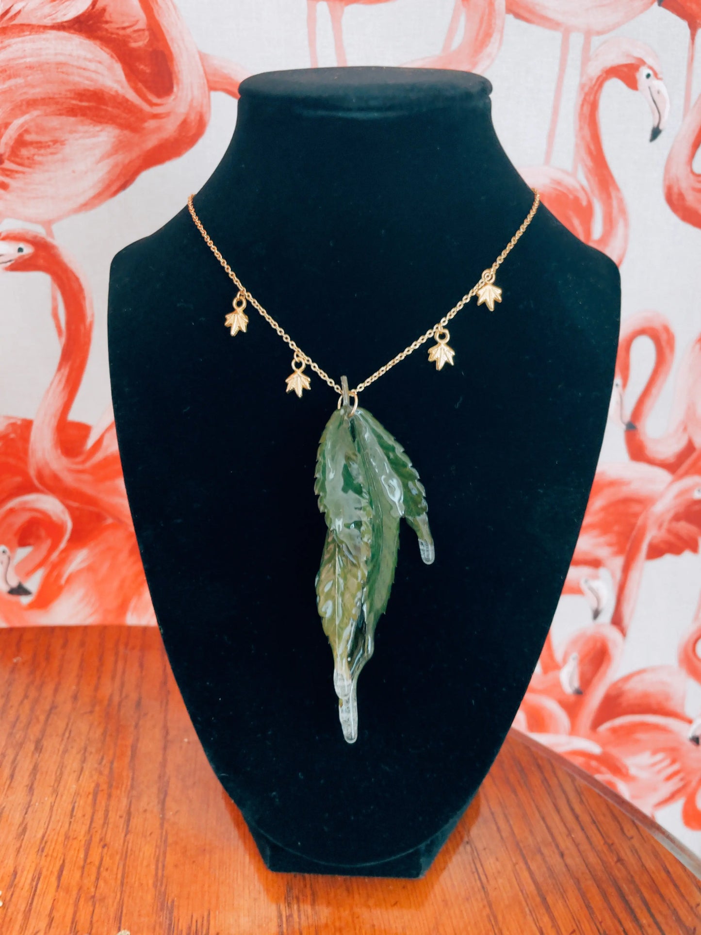 Collares De Hoja - The Hemp Leaf Necklaces Ranchera Familia