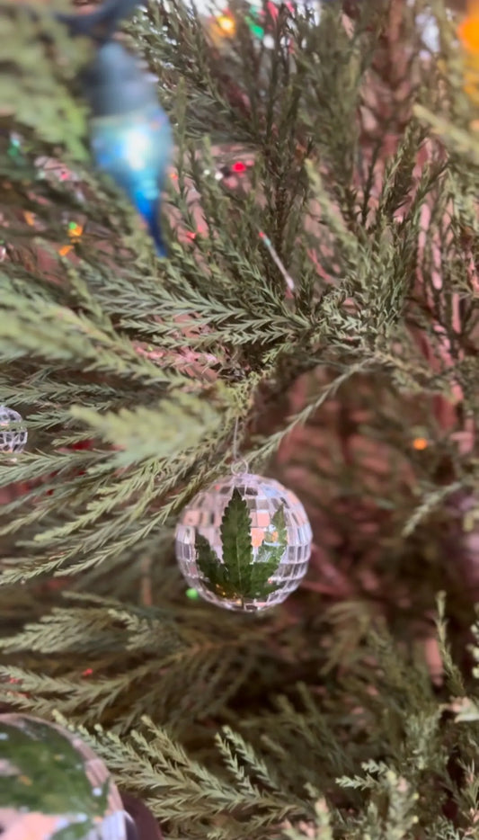 DISCO HEMP LEAF ORNAMENT Ranchera Familia